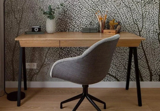 How to Set Up a Workspace in the Living Room
