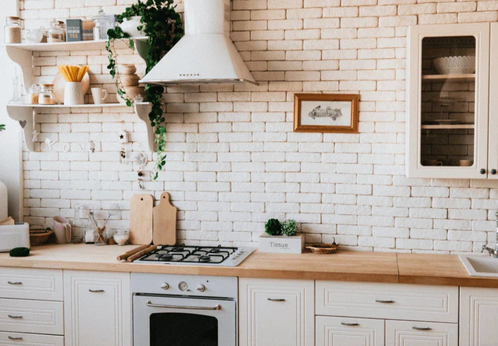 What to put on the kitchen wall? A review of the best materials