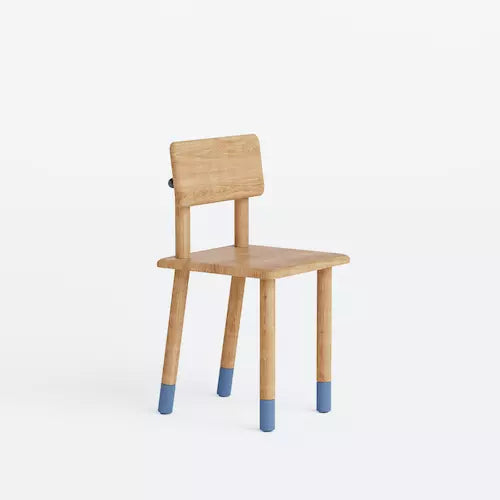 Rise-Stuhl mit blauen Beinen